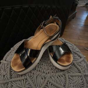 UGG Tipton Black Patent Leather Platform Sandals
